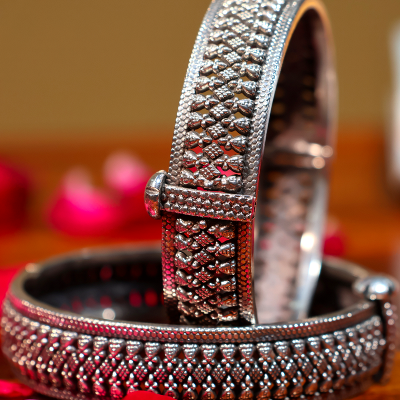 BANGLES