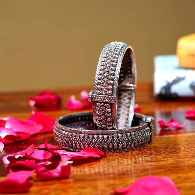 BANGLES