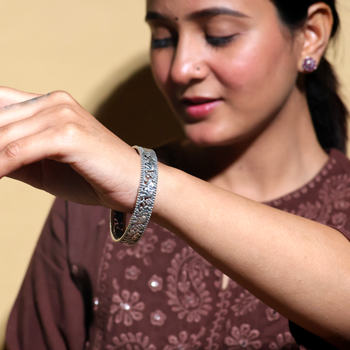 BANGLES