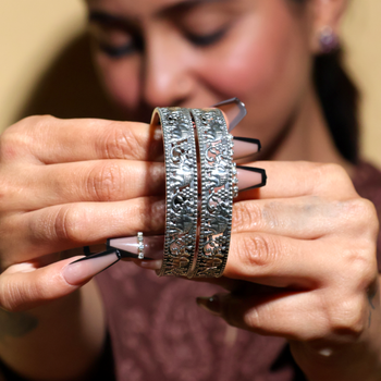 BANGLES
