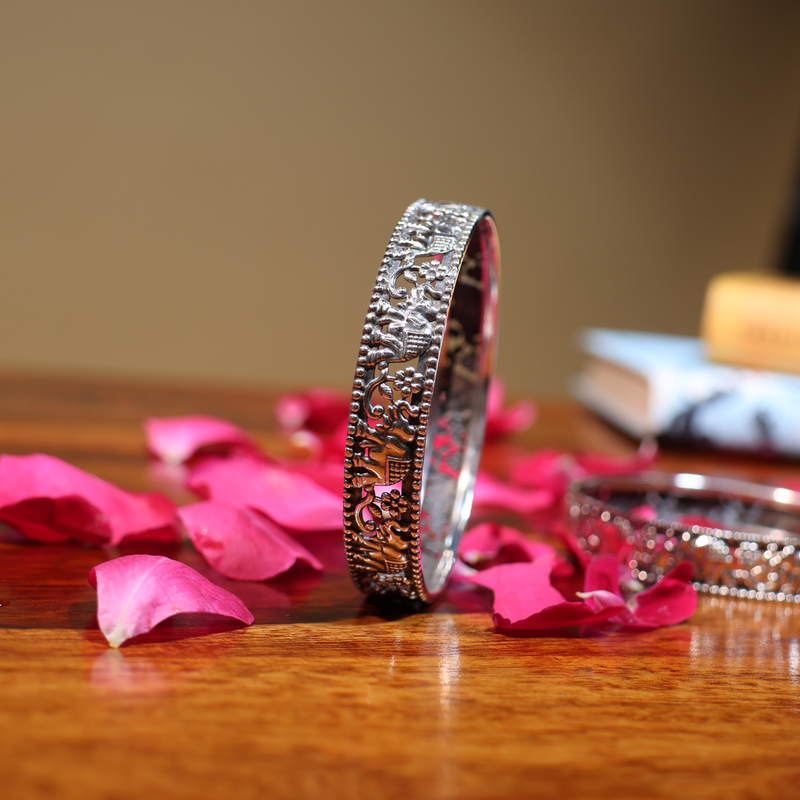 BANGLES