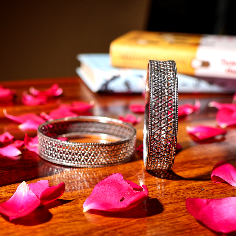 BANGLES