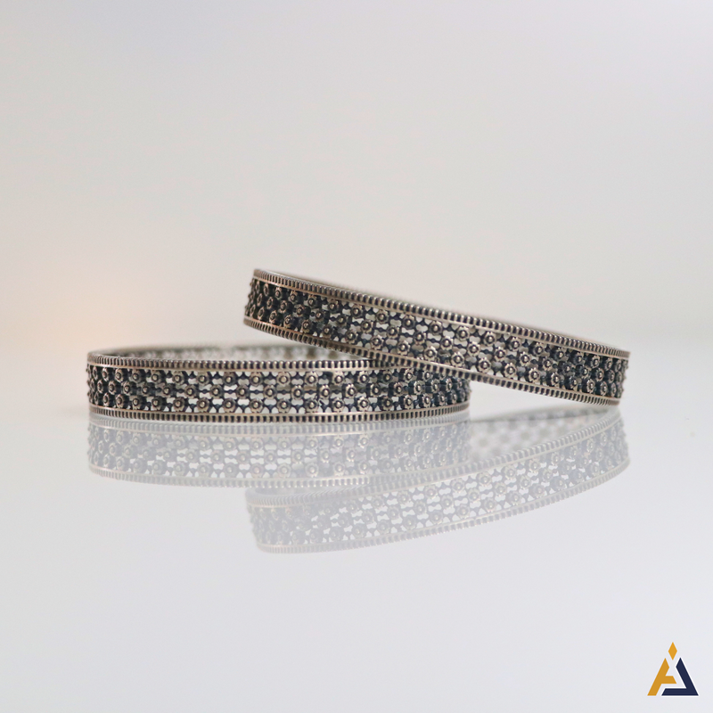 BANGLES