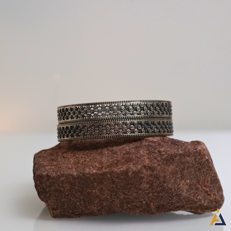BANGLES