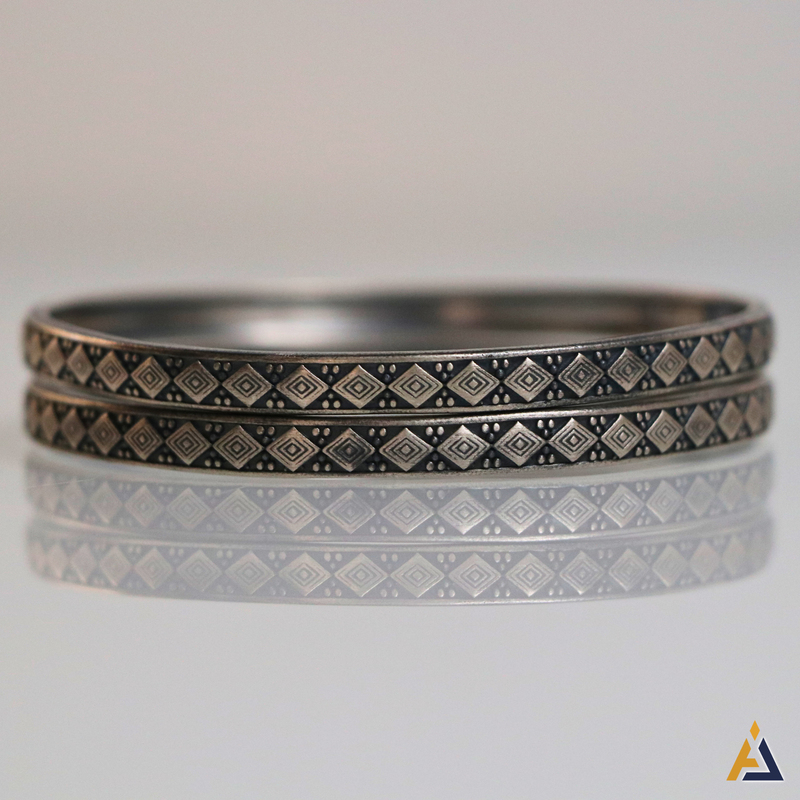 BANGLES
