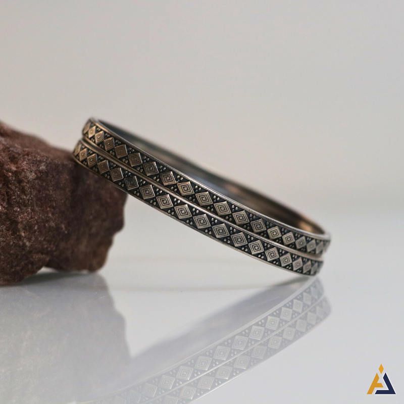 BANGLES