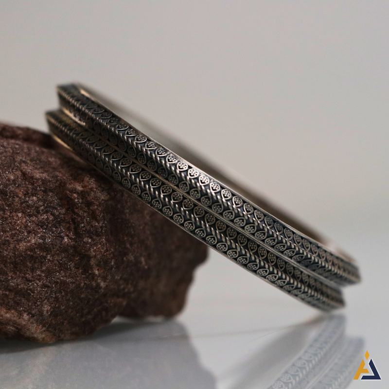 BANGLES