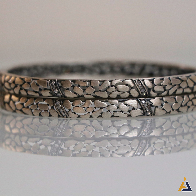 BANGLES