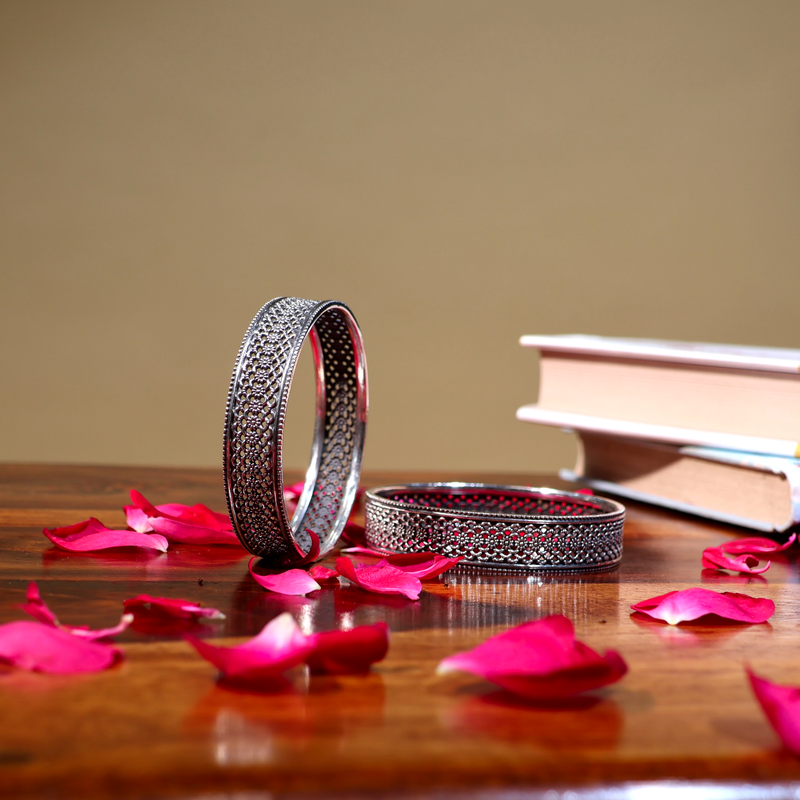 BANGLES