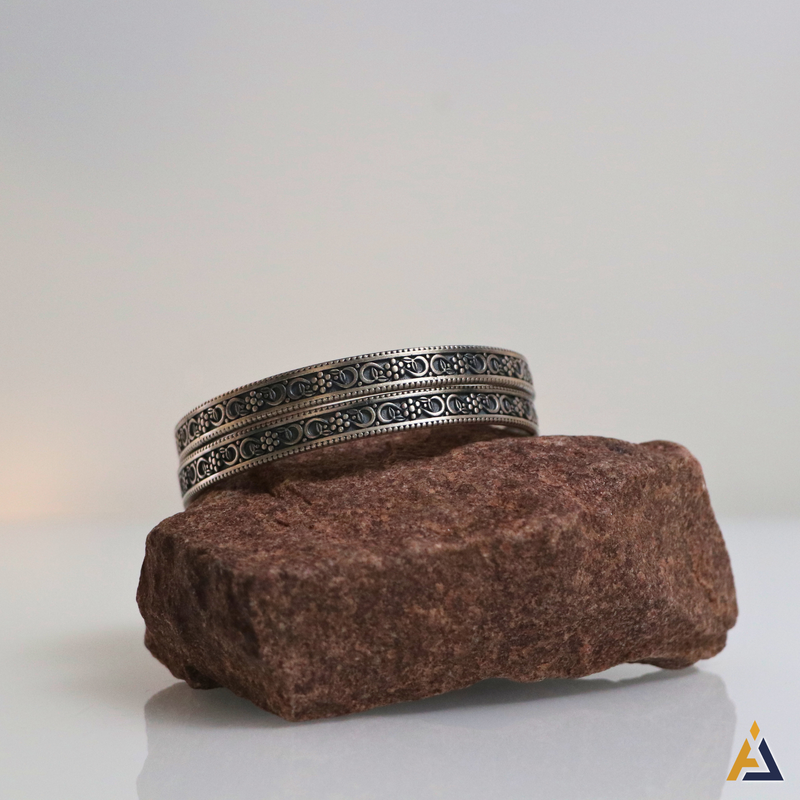BANGLES